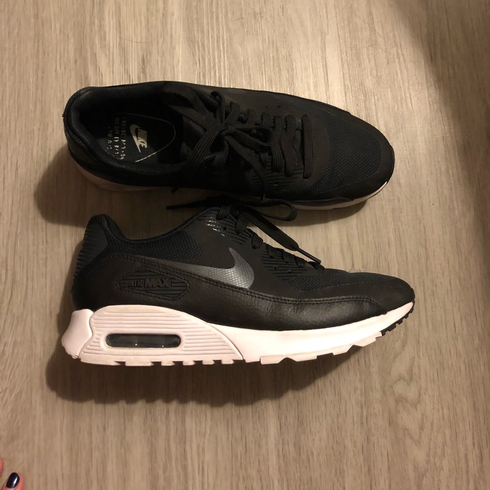 Women’s black Nike Air Max Sneakers sz 7.5